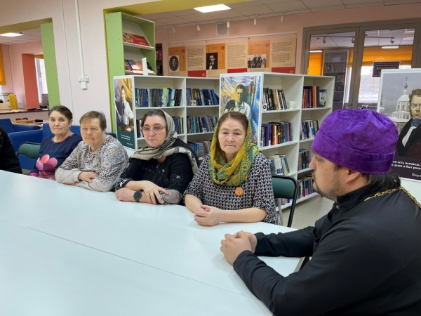 Час православия «Духовный щит России: жизнь и подвиг Патриарха Тихона» в центральной библиотеке.