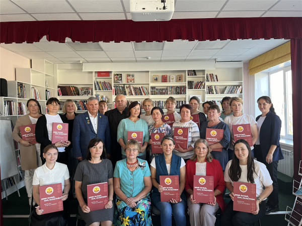 Чувашский национальный конгресс подарил книги библиотекам Комсомольского муниципального округа. Чувашский национальный конгресс подарил книги библиотекам Комсомольского муниципального округа.